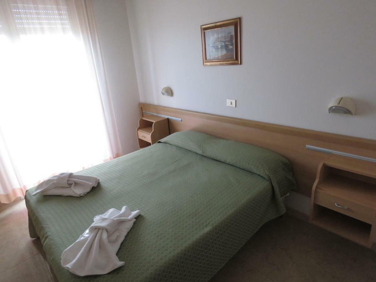 Hotel Cliff Ріміні Екстер'єр фото