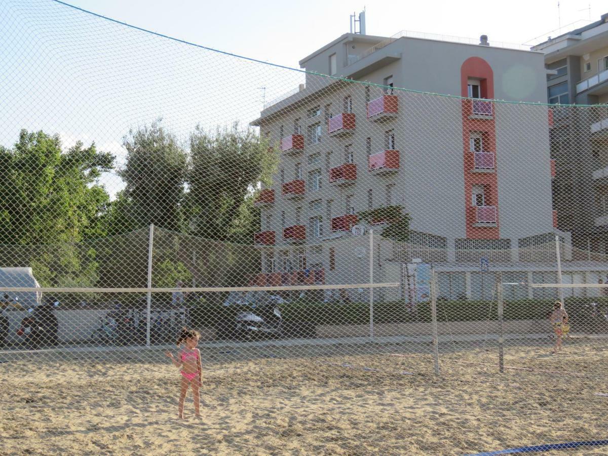 Hotel Cliff Ріміні Екстер'єр фото