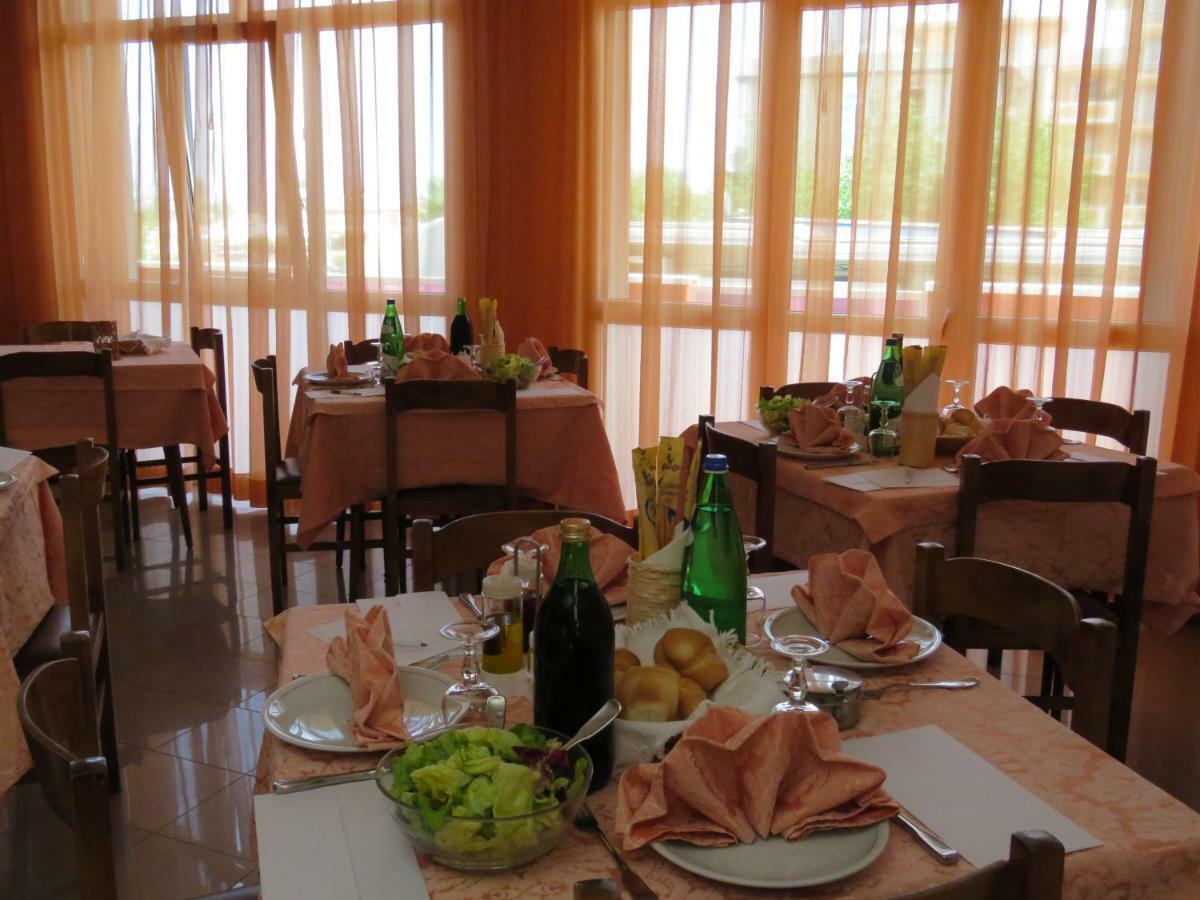 Hotel Cliff Ріміні Екстер'єр фото