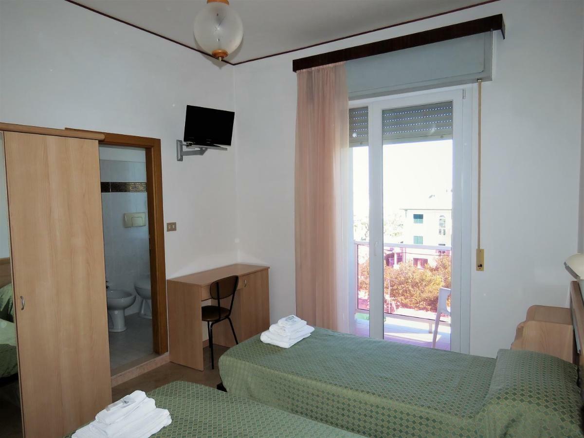 Hotel Cliff Ріміні Екстер'єр фото
