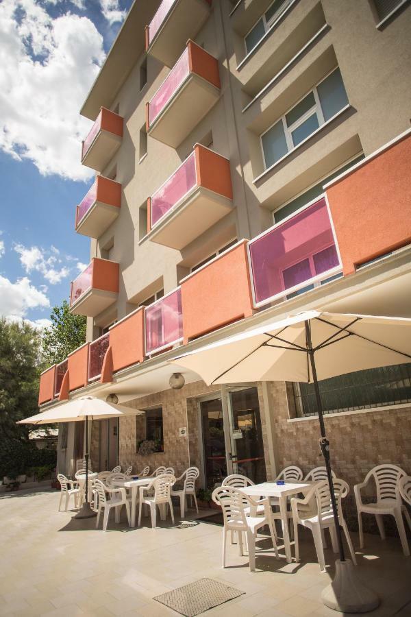 Hotel Cliff Ріміні Екстер'єр фото