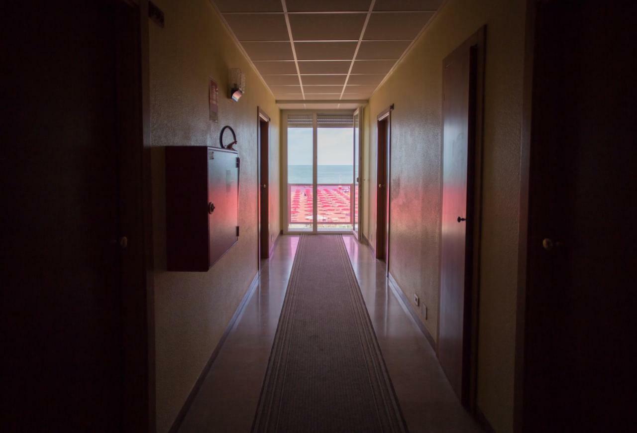 Hotel Cliff Ріміні Екстер'єр фото